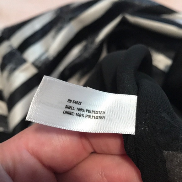 Gap Mini Skirt with POCKETS! - Picture 4 of 5